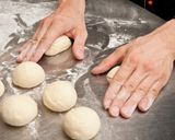 Vajas croissant recept fázis 3 fotója