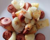 A picture of step 5 of Hot dog, potato and onion roast.