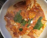 A picture of step 4 of Chilaquiles Rojos.