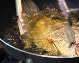 Foto langkah ke 2 dari resep Bawal Goreng Asam Pedas.