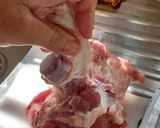 Hình bước làm 1 của món Bắp giò heo rút xương chiên giòn