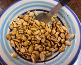 Foto del paso 2 de la receta: Snack de maní saborizado en freidora sin aceite
