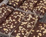 Foto langkah ke 4 dari resep Fudgy Brownies.