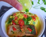 Une image de l'étape 4 de Linguine de poireaux et saumon au curry.