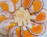 Hình bước làm 5 của món Tai heo cuộn trứng muối