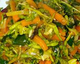 Foto langkah ke 5 dari resep Tumis Bunga Pepaya dan Wortel.