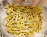 Foto langkah ke 5 dari resep Mango Matcha Crepe Spaghetti.