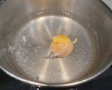 Foto del paso 6 de la receta: Mar y montaña gamba y salchicha con seta camasec y yema escaldada