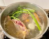 Foto del paso 2 de la receta: Caldo de gallina y pollo