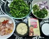 A picture of step 1 of Palak Chicken Pakoda.