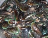 Foto langkah ke 1 dari resep 27. Kerang Saus Padang.