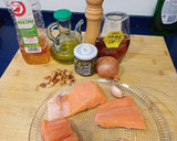Foto del paso 1 de la receta: Salmón con vinagreta de alcaparras y miel con langostinos al ajillo