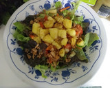 Foto del paso 2 de la receta: Ensalada con piña y cebolla salteadas con salsa de mostaza