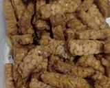 Foto langkah ke 1 dari resep Orek Kering Tempe Kacang Pedas Manis.