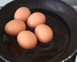 Foto langkah ke 1 dari resep Telur rebus apa rebus telur hanya 5 menit.