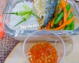 Hình bước làm 1 của món Hộp Cơm Vui Vẻ 3:(Cá nục chiên,đậu ve cà rốt xào,...)