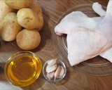 Foto del paso 1 de la receta: Muslos de pollo con patatas en salsa de licor 43