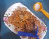 A picture of step 4 of Caramelized Roasted sesame seed chikki.