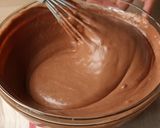 A picture of step 6 of Chocolate Sandwich Cake.