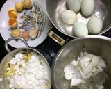Hình bước làm 20 của món Xôi khúc lá dứa bọc trứng muối
