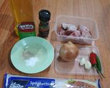 Foto langkah ke 1 dari resep Spaghetti Aglio Olio Ayam.