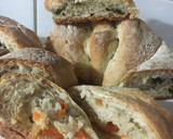 Foto del paso 9 de la receta: 🥖PAN RÚSTICO🥖 CASERO🤩 RELLENO CON ALBAHACA FRESCA🌿Y AJO🧄 // CEBOLLA🧅 Y AJÍ🌶