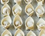 Foto langkah ke 4 dari resep Wonton Soup with Spicy Chilli Oil.