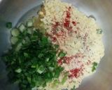A picture of step 1 of Makkai attae ki bhakri.
