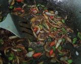 Foto langkah ke 5 dari resep Ayam Tumis Pedas.