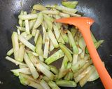 รูปขั้นตอนการทำที่ 2 ของ เห็ดหูหนูผัดฟักแม้วใส่ไข่ | Stir-Fried Wood Ear Mushrooms with Chayote and Egg