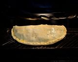 Foto del paso 10 de la receta: Empanada de hojaldre rellena de salsa boloñesa y queso 🧀