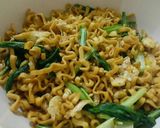 Foto langkah ke 6 dari resep Mie telor goreng.