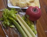 Foto langkah ke 1 dari resep APC Juice (Apple Pineapple Celery).