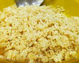 Hình bước làm 2 của món Cơm chiên đùi gà