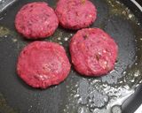 A picture of step 4 of Beetroot carrot cutlets.