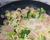 Foto del paso 3 de la receta: Espaguetti en salsa Alfredo con brócoli jamón y queso!