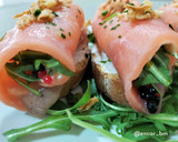 Foto del paso 5 de la receta: Rollito de salmón con rúcula, huevas y queso Skyr