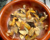 Foto del paso 2 de la receta: Boletus al ajillo en cazuela