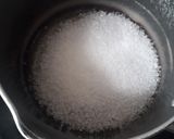 A picture of step 3 of Salted caramel pastry.