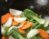 Hình bước làm 4 của món Mì Xào Hải Sản