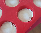 Foto del paso 4 de la receta: Magdalenas de clara de huevo y coco