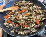 Une image de l'étape 11 de Sauté de porc aux champignons, tomates, oignons rouges et persil d'algues.