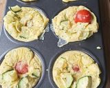 Une image de l'étape 2 de Omelette façon muffins au Philadelphia, courgettes et tomates cerises.