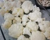 Foto del paso 3 de la receta: Ensalada de coliflor al curry con restos de pan