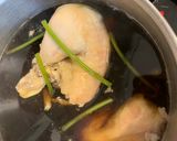 รูปขั้นตอนการทำที่ 2 ของ ไก่ต้มน้ำปลา ละมุล