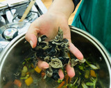 Foto del paso 9 de la receta: Guiso de verduras con zapallo y orejas de palo