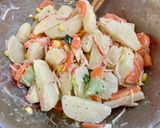 Foto langkah ke 3 dari resep Salad Mayo Kentang topping Crab Stick 🥗.