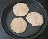 மினி பிட்சா(mini pizza recipe in tamil) ரெசிபி ஸ்டேப் 4 புகைப்படம்