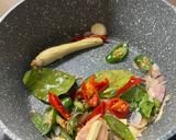 Foto langkah ke 3 dari resep Garang Asem Ayam Terong Telunjuk.