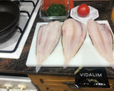Foto del paso 5 de la receta: Lenguado a la plancha con guarnición de tomate espinacas y aderezo de VIDALIM
